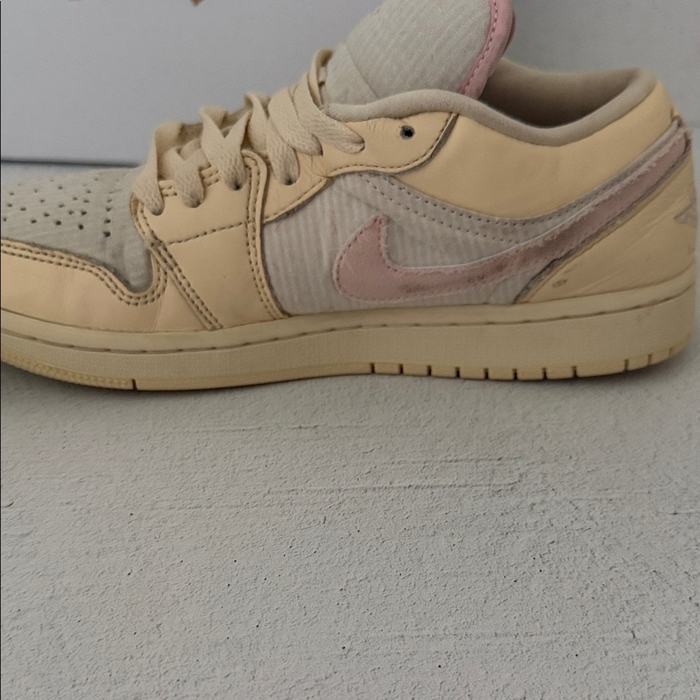 Women’s Nike Air Jordan 1 Low SE - Picture 10 of 14